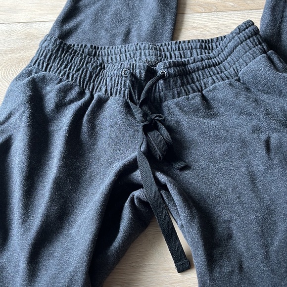 Lululemon Grey Joggers Size 2 - Picture 2 of 4